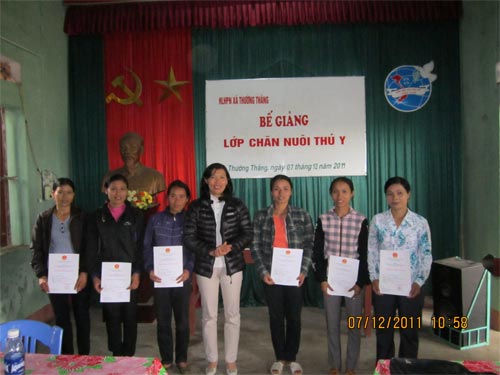 Bí thư Huyện ủy Ngô Tiến Dũng chúc mừng Giáng sinh tại Giáo xứ Thường Thắng, Hợp&nbsp;Thịnh