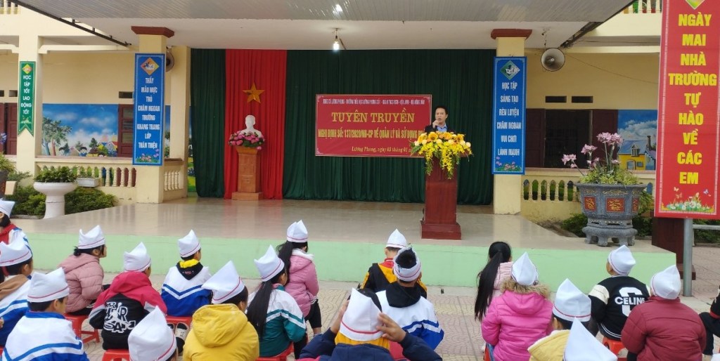 Lương Phong tuyên truyền quy định về quản lý sử dụng&nbsp;pháo