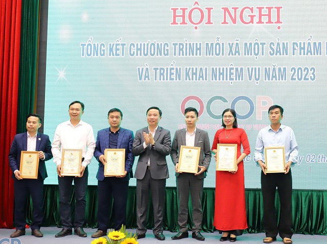 Hiệp Hòa có 16 sản phẩm được trao Giấy công nhận tham gia Chương trình OCOP năm&nbsp;2022
