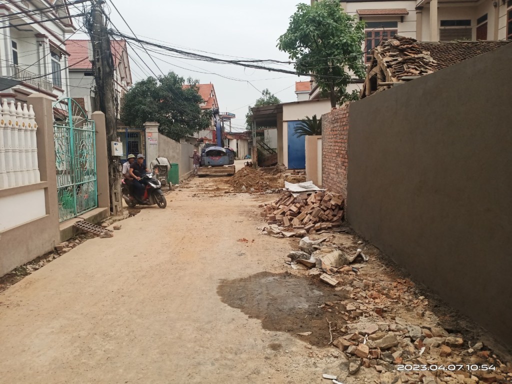 Mai Trung lan tỏa phong trào hiến đất mở rộng đường giao thông nông thôn xây dựng nông thôn&nbsp;mới