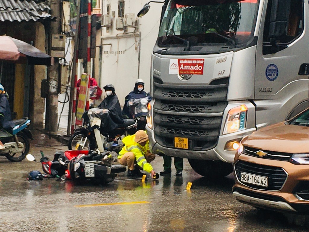 Tai nạn giao thông do thiếu quan sát khi sang&nbsp;đường