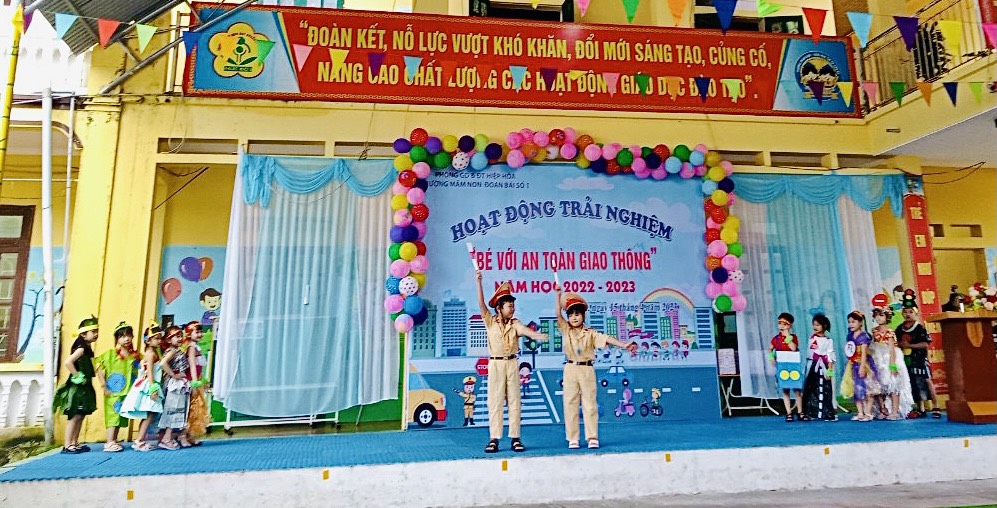 Sôi nổi hoạt động trải nghiệm “Bé với An toàn giao thông” tại trường Mầm non Đoan Bái số&nbsp;1