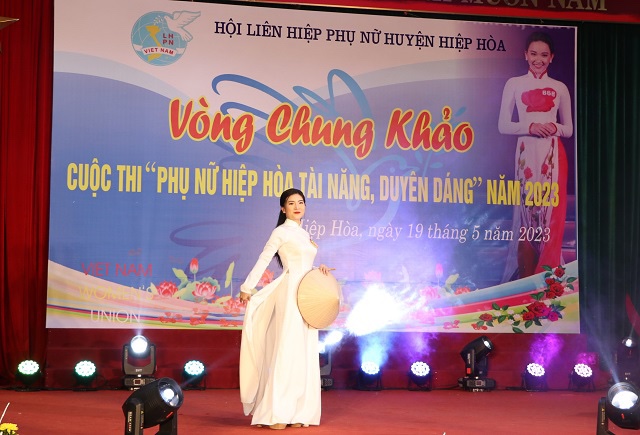 Chung khảo cuộc thi “Phụ nữ Hiệp Hòa tài năng, duyên dáng” lần thứ&nbsp;2
