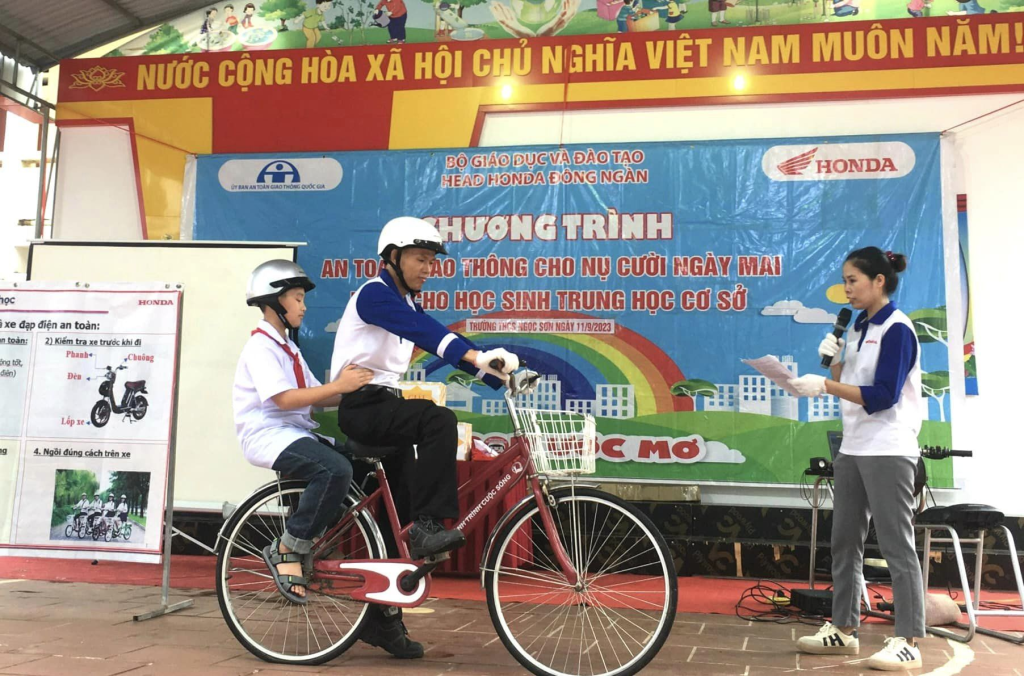 Honda Đông Ngàn tổ chức chương trình  ” ATGT cho nụ cười ngày mai” tại trường THCS Ngọc&nbsp;Sơn