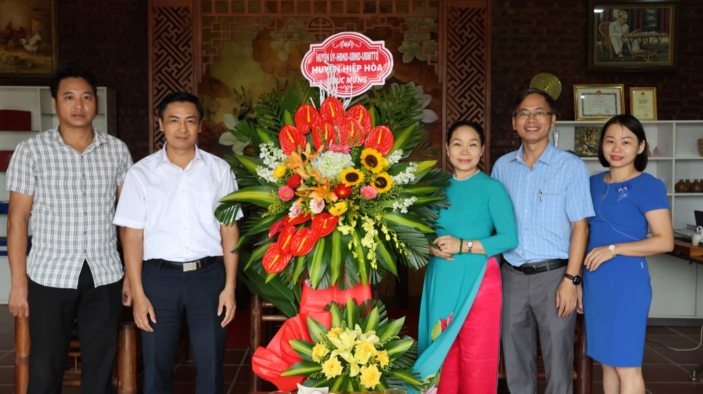 Hiệp Hoà: Đồng chí Bùi Huy Khánh- Phó Bí thư Thường trực huyện ủy thăm, chúc mừng các doanh nghiệp, doanh&nbsp;nhân