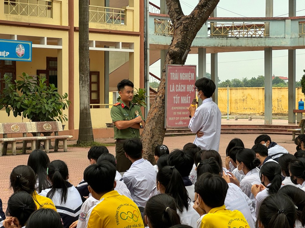 Hiệp Hòa: Chương trình truyền thông kỹ năng sử dụng mạng xã hội, internet lành mạnh hưởng ứng Ngày pháp luật Việt Nam&nbsp;(09/11)