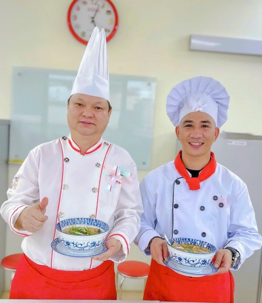 Đặc sản Bún bò Huế- Cơm rang, mỳ sào: Địa chỉ số 100 đường Trường Chinh- Thị trấn Thắng, Hiệp Hoà, Bắc&nbsp;Giang.
