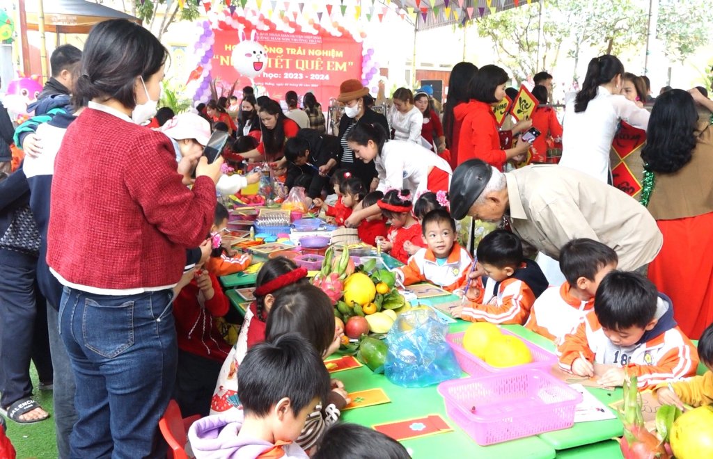 Hoạt động trải nghiệm “Bé vui đón tết” mang nhiều niềm vui cho trẻ em Trường Mầm non Thường&nbsp;Thắng