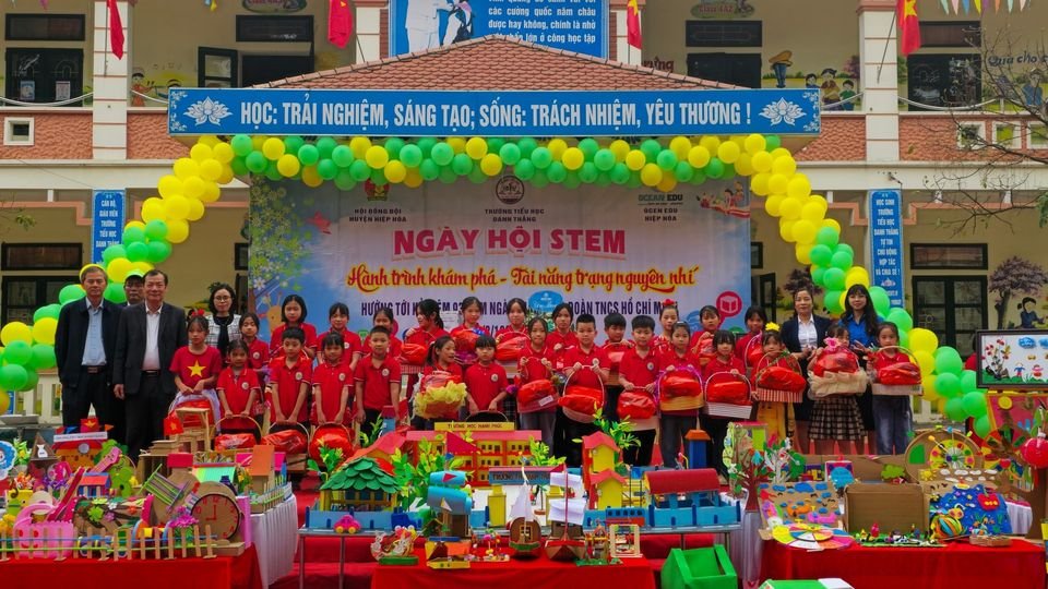 Hiệp Hòa: sôi nổi ngày hội Stem  “ Hành trình khám phá – tài năng tiếng anh trạng nguyên&nbsp;nhí”