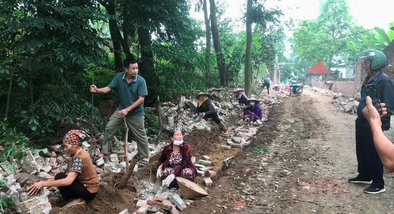 Hiệp Hoà: Phong trào hiến đất mở rộng đường giao thông ở Thôn Sơn&nbsp;Đông