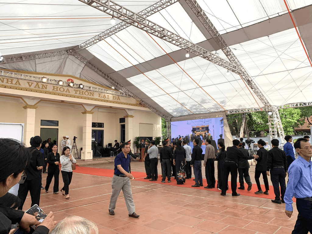 CLB Chung một tấm lòng, BCH Họ Trần VN,  Hội BVQTE huyện Hiệp Hoà viếng TBT Nguyễn Phú&nbsp;Trọng