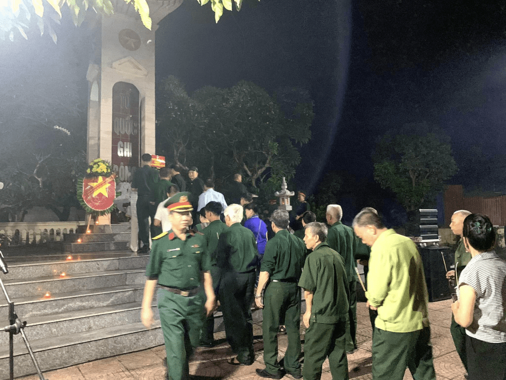 Đảng, Chính quyền và nhân dân Thị trấn Thắng tổ chức thắp nến tri ân các Anh hùng liệt&nbsp;sỹ