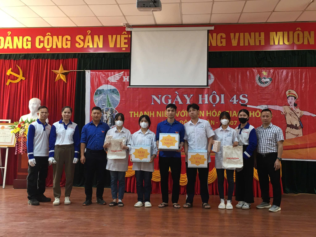 HEAD Honda Đông Ngàn tổ chức ” Ngày hội 4S” và thay dầu miễn phí tại Hương&nbsp;Lâm