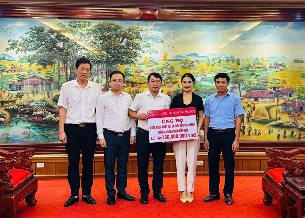 Agribank chung tay chia sẻ cùng người dân khắc phục hậu quả sau cơn bão số&nbsp;3