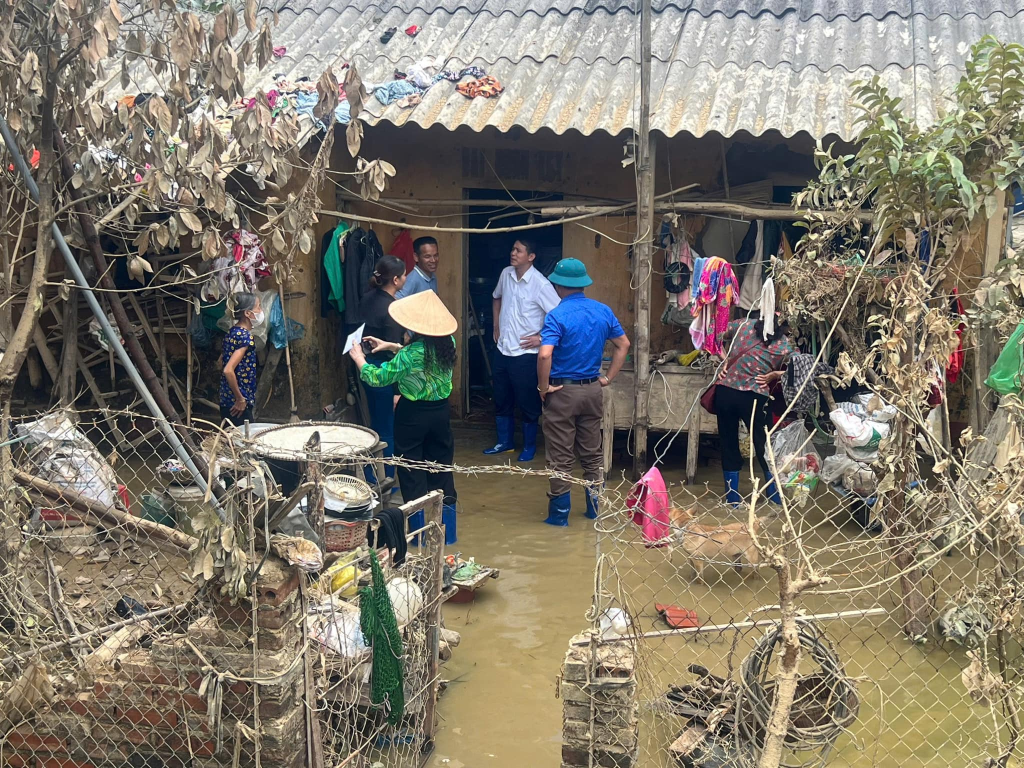 MTTQ Việt Nam tỉnh Bắc Giang và các tổ chức, cá nhân ủng hộ, giúp đỡ đồng bào Hiệp Hoà sau&nbsp;lũ