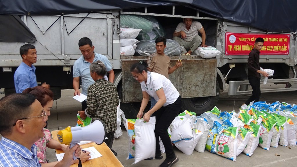 TP. Hồ Chí Minh hướng về đồng bào Miền Bắc; Những nghĩa cử cao đẹp của các Công ty: Môi trường Việt Úc; Đầu tư Trí Việt; Môi trường Nam Bộ đối với vùng rốn lũ Hiệp Hoà- Bắc&nbsp;Giang.