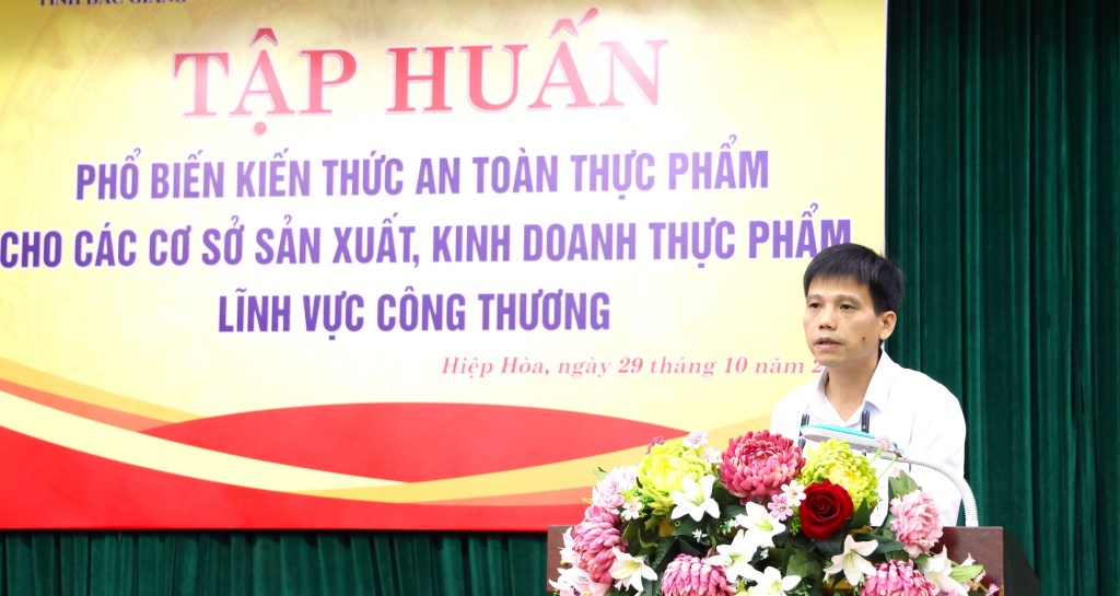 Hiệp Hòa tập huấn kiến thức ATTP và phổ biến các văn bản QPPL thuộc lĩnh vực ngành công&nbsp;thương