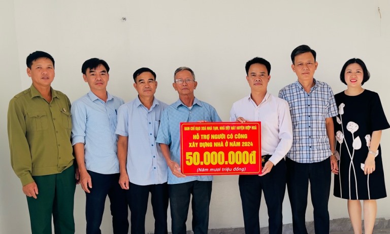 Hiệp Hoà: 225 triệu đồng được trao hỗ trợ người có công xây và sửa chữa nhà&nbsp;ở