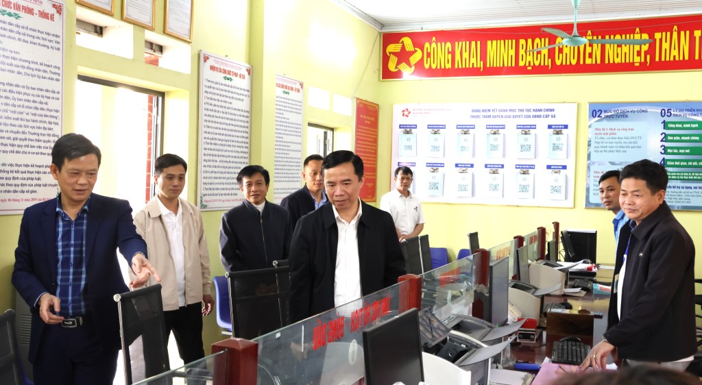 Hiệp Hoà: Bí thư Huyện ủy kiểm tra việc vận hành bộ máy hoạt động của 5 đơn vị hành chính mới sau sáp&nbsp;nhập