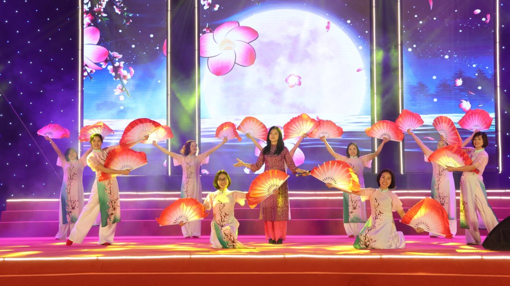 Hiệp Hòa: Chương trình Nghệ thuật đặc sắc chào Xuân Ất Tỵ 2025 và bắn pháo hoa tầm&nbsp;cao