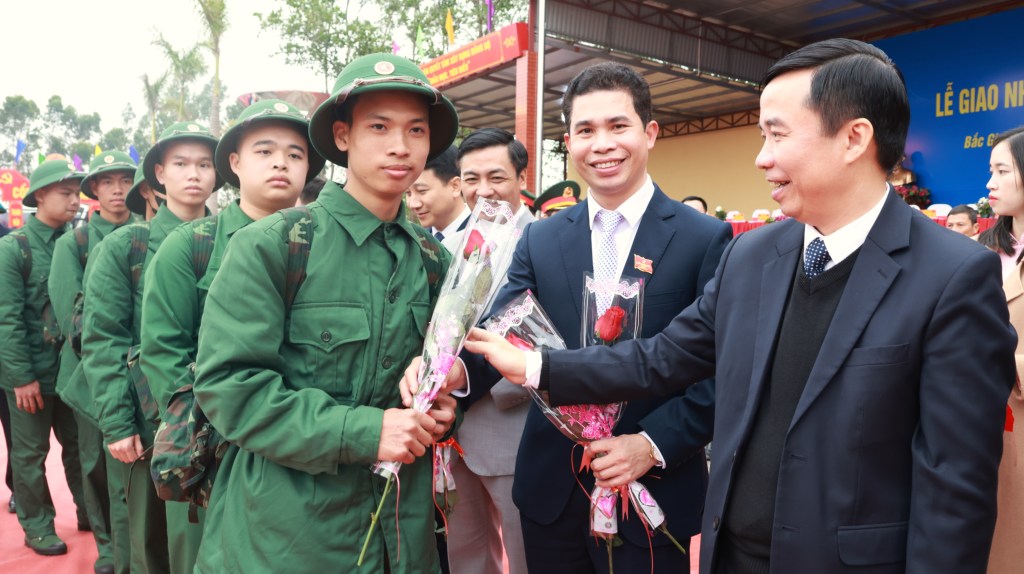 Hiệp Hòa hơn 400 thanh niên lên đường nhập ngũ Mùa Xuân&nbsp;2025