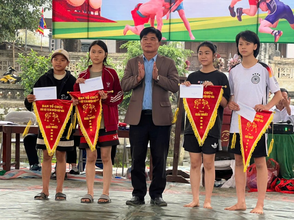 Bế mạc Giải vô địch Vật dân tộc, Vật tự do huyện Hiệp Hòa năm&nbsp;2025