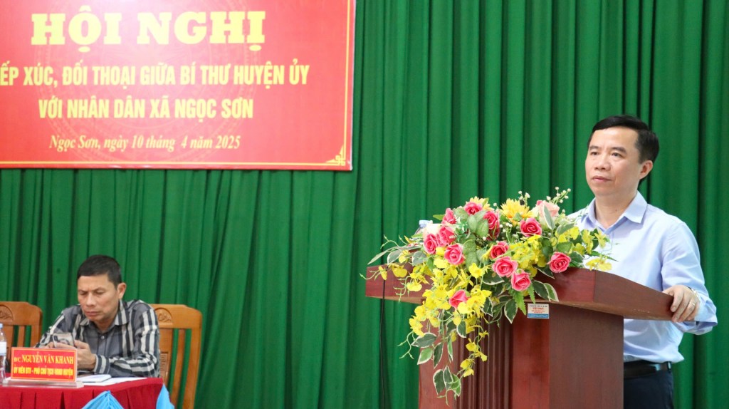 Bí thư Huyện ủy tiếp xúc đối thoại với cán bộ nhân dân xã Ngọc&nbsp;Sơn