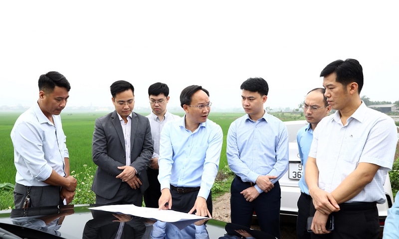 Phó Chủ tịch UBND tỉnh tháo gỡ vướng mắc liên quan đến dự án Nhà máy xử lý chất thải rắn huyện Hiệp&nbsp;Hòa.