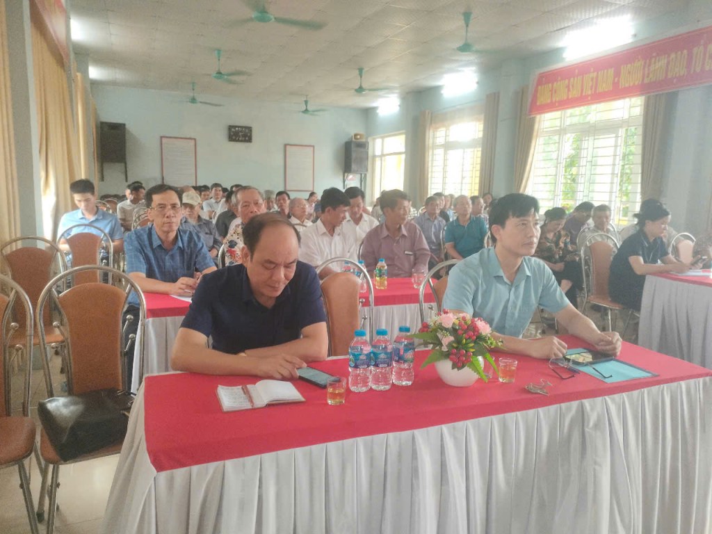 Phó Bí thư – Chủ tịch UBND xã Hợp Thịnh Nguyễn Văn Thắng dự sinh hoạt chi bộ Trung Hòa tháng&nbsp;7/2025