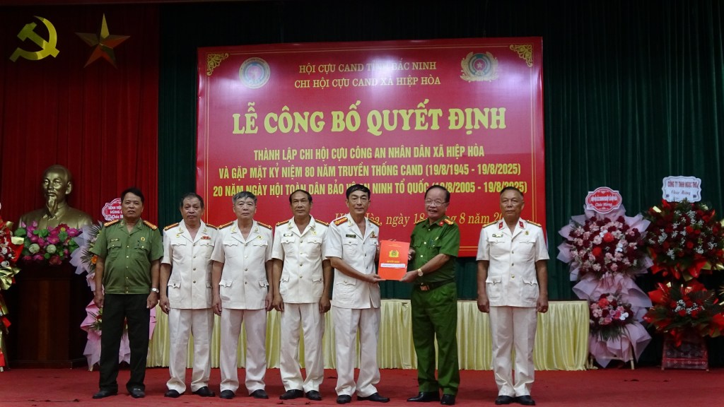 Lễ công bố quyết định thành lập Chi Hội Cựu CAND xã Hiệp Hoà và Kỷ niệm 80 năm ngày truyền thống lực lượng Công an nhân dân, 20 năm ngày hội toàn dân BVANTQ  