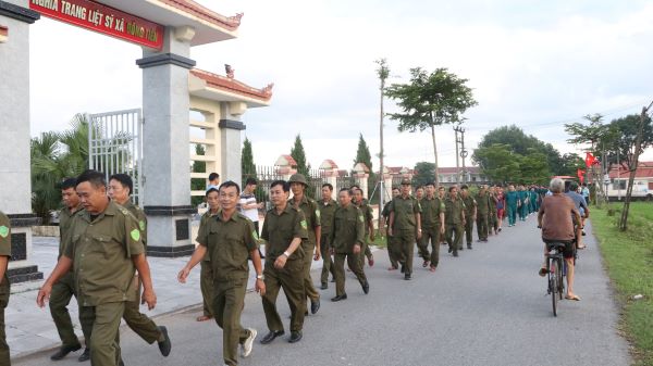 Xã Hoàng Vân tổ chức hoạt động “Cùng Việt Nam tiến&nbsp;bước”