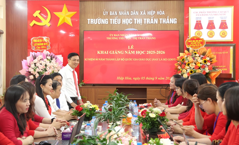 Bí thư Đảng ủy Bùi Huy Khánh dự lễ khai giảng tại một số trường học trên địa&nbsp;bàn