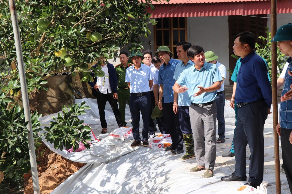 Xã Hợp Thịnh niêm yết công khai thông báo thu hồi đất thực hiện dự án: Xử lý sự cố sạt lở bờ, bãi sông khu vực K8+100-K8+500 đê tả&nbsp;Cầu