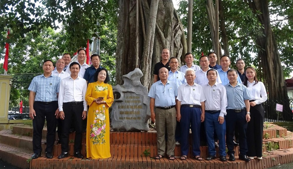 Hội đồng hương Hiệp Hoà tại Hà Nội: Về thăm giao lưu, chúc mừng thành công Đại hội Đảng bộ 4 xã&nbsp;mới.