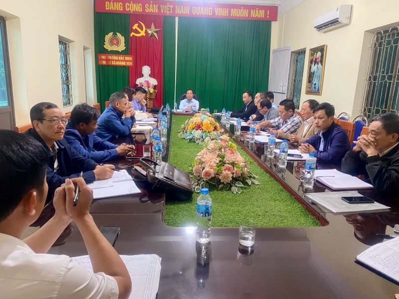 Chủ tịch UBND xã kiểm tra, đánh giá thực trạng các bãi rác thải trên địa bàn xã Ngọc Sơn&nbsp;cũ