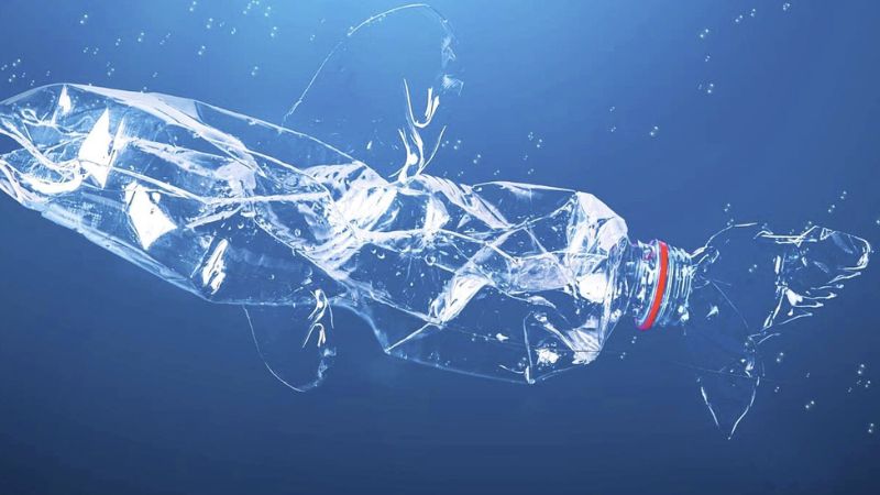 Hai loại nước chứa nhiều vi nhựa được dùng hàng&nbsp;ngày