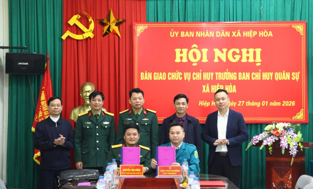 Hiệp Hòa: Bàn giao chức vụ Chỉ huy trưởng Ban Chỉ huy Quân sự&nbsp;xã