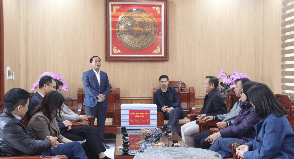 Lãnh đạo xã Hoàng Vân thăm, chúc Tết xã Xuân Cẩm nhân chuẩn bị đón Tết Nguyên&nbsp;đán