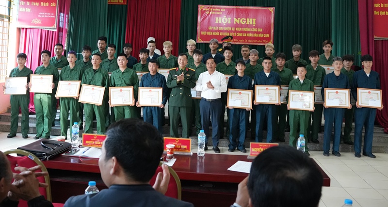 Hoàng Vân Hội nghị Gặp mặt, khen thưởng công dân thực hiện nghĩa vụ quân sự năm&nbsp;2026