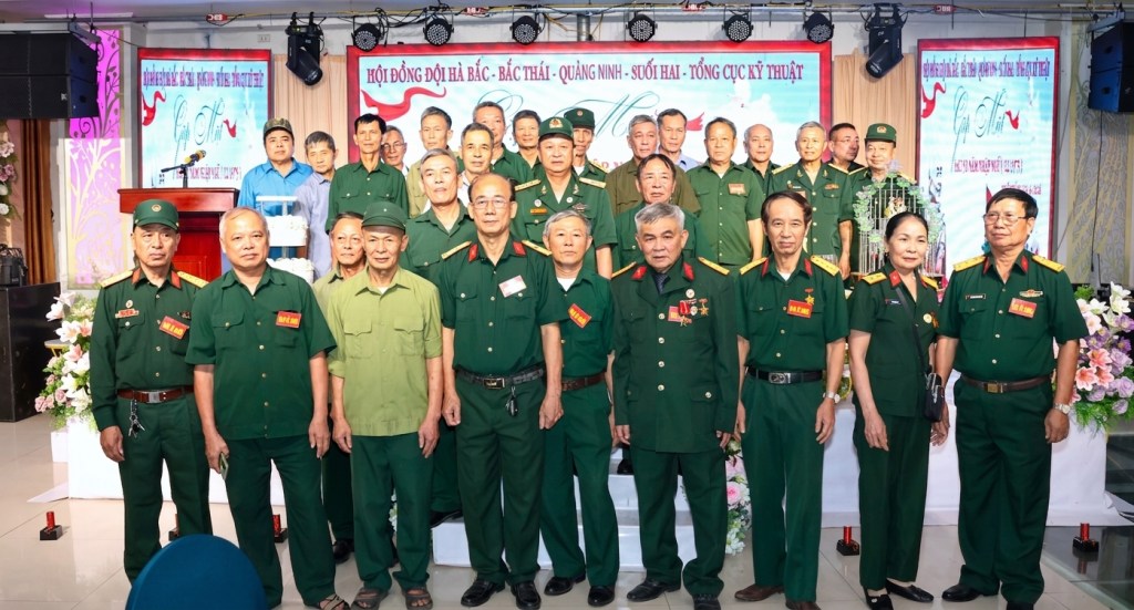Hội đồng đội Hà Bắc – Bắc Thái – Quảng Ninh – Suối Hai – Tổng cục kỹ thuật gặp mặt kỷ niệm 51 năm ngày nhập ngũ&nbsp;1975
