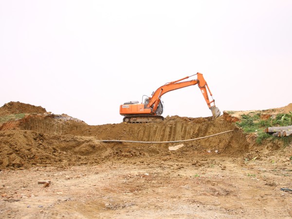 Chủ tịch UBND tỉnh Phạm Hoàng Sơn kiểm tra tiến độ thi công dự án xây dựng khẩn cấp Trạm bơm Cẩm&nbsp;Bào