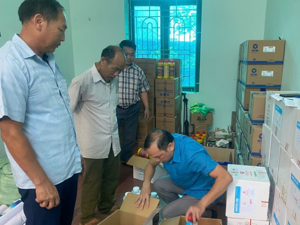 Hoàng Vân: Cấp phát hóa chất cho 40 thôn thực hiện tiêu độc, khử&nbsp;trùng