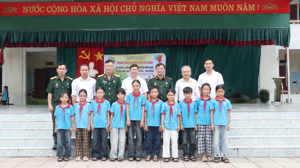 Xã Xuân Cẩm: Hội Cựu chiến binh phối hợp tổ chức nói chuyện truyền thống tại Trường Tiểu học Mai&nbsp;Đình