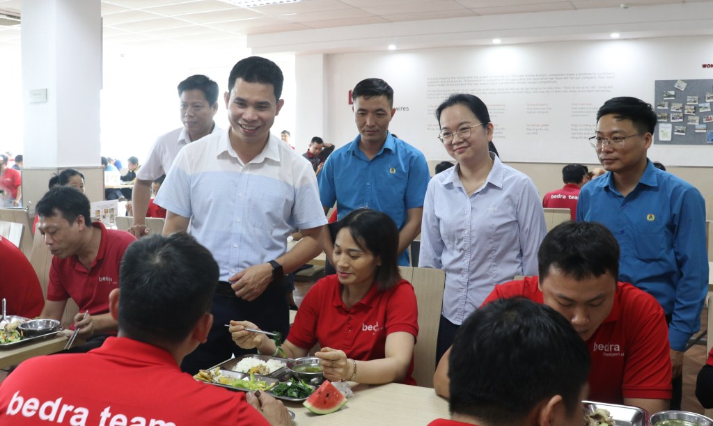 Ấm áp “Bữa cơm Công đoàn” dành cho người lao động Công ty TNHH Vật liệu hợp kim Berda Việt&nbsp;Nam