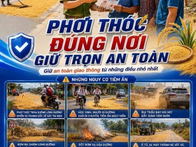 Tiềm ẩn nguy cơ tai nạn giao thông từ việc phơi thóc trên&nbsp;đường