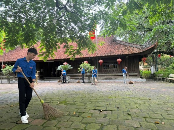 Hưởng ứng phong trào thi đua “Toàn dân chung tay bảo vệ môi trường, vì một Việt Nam xanh – sạch –&nbsp;đẹp”