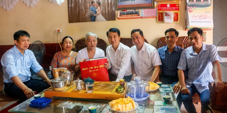 Bí thư ĐU xã Hoàng Vân thăm, tặng quà thương binh nhân dịp&nbsp;27/7