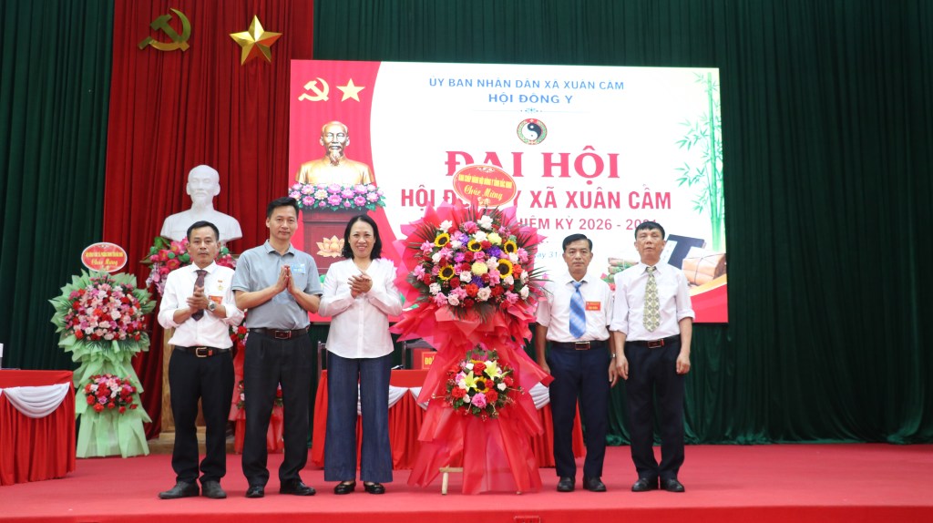 Đại hội Hội Đông y xã Xuân Cẩm lần thứ I thành công tốt đẹp, bầu Ban Chấp hành khóa mới gồm 7 đồng&nbsp;chí