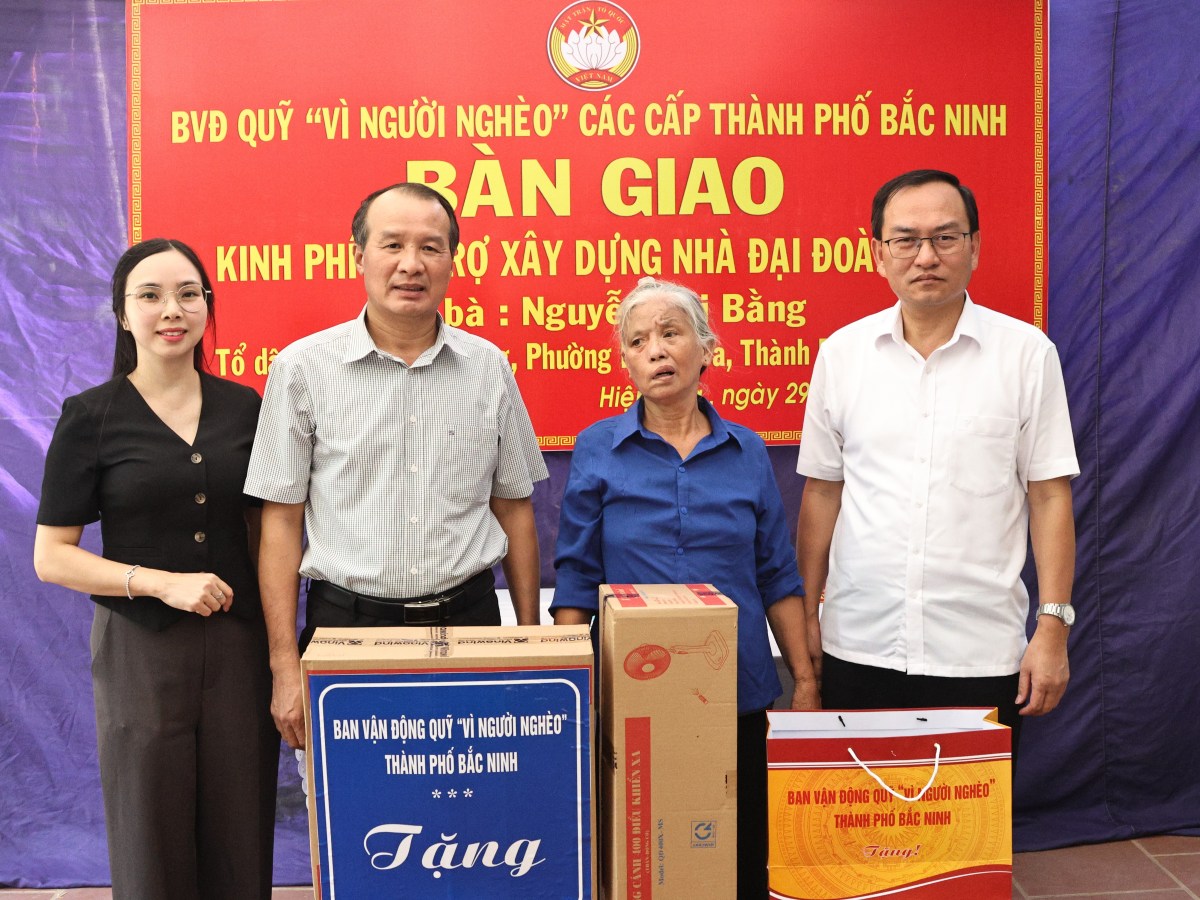 Phường Hiệp Hòa: Trao hơn 200 triệu đồng hỗ trợ hộ nghèo xây dựng nhà Đại đoàn&nbsp;kết