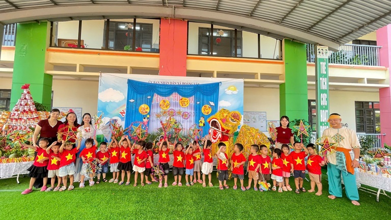 Bắc Ninh-Trường Mầm non Hoàng Vân tổ chức chương trình “Vui hội Trăng&nbsp;rằm”